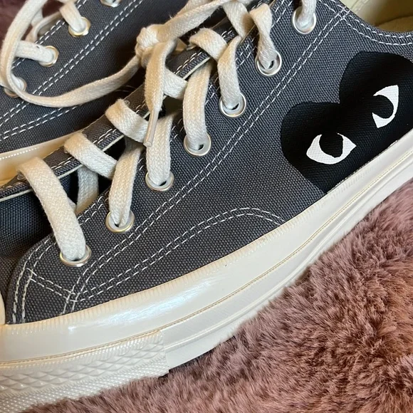 Comme des Garçons PLAY
Comme des Garcons Play x Converse Low-Top Sneakers - Picture 2 of 5